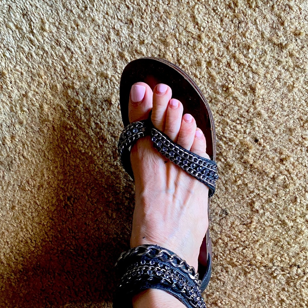 Bakers Black Chain-Strap Toe-Loop Sandal
